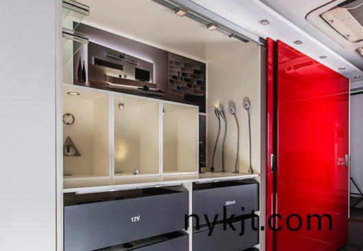 海福乐五金大巴内部