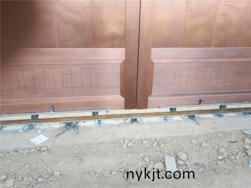 昭陵电动双开铜大门安装现场  昭陵电动双开铜大门安装现场