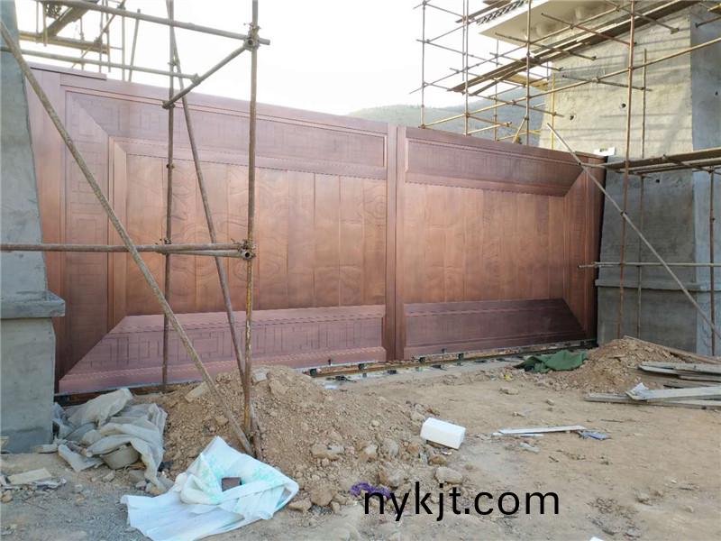 昭陵电动双开铜大门安装现场  昭陵电动双开铜大门安装现场