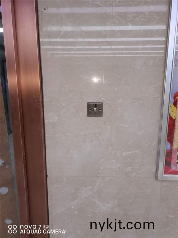 西安市高新区公司办公室纯铜自动门安装现场  西安市高新区公司办公室纯铜自动门安装现场