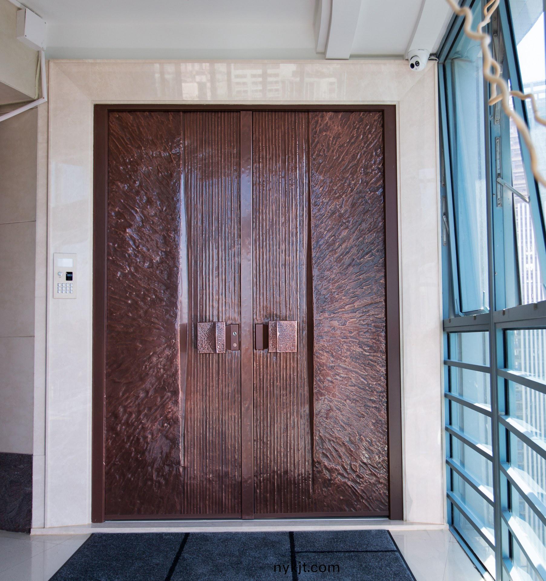 西安天卓为你别墅量身定做一套铜门 西安天卓为你别墅量身定做一套铜门