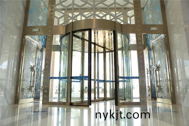 郑州银基冰雪酒店出入口解决方案,多玛旋转门/自动门/闭门器/移门 郑州银基冰雪酒店出入口解决方案,多玛旋转门/自动门/闭门器/移门