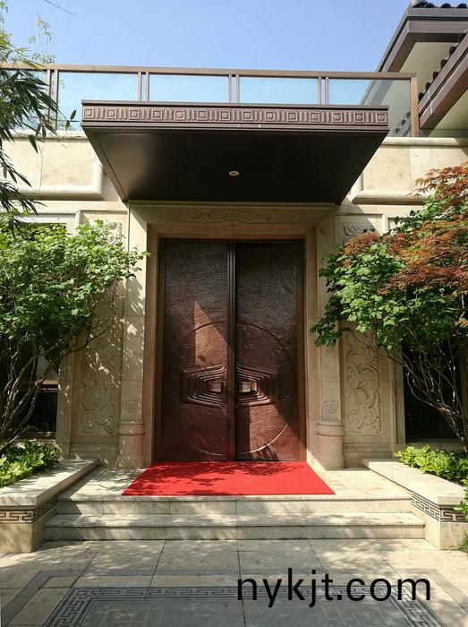 仿铜门好吗?别墅装修用不锈钢仿铜门也高档 仿铜门好吗?别墅装修用不锈钢仿铜门也高档