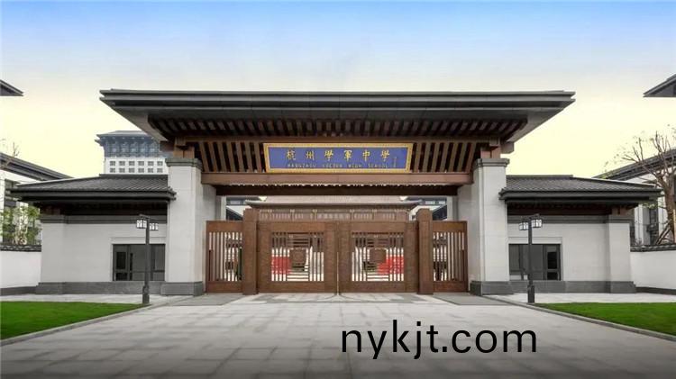 庄严气派,文渊中学出入口铜门楼与图书馆铜装饰 庄严气派,文渊中学出入口铜门楼与图书馆铜装饰