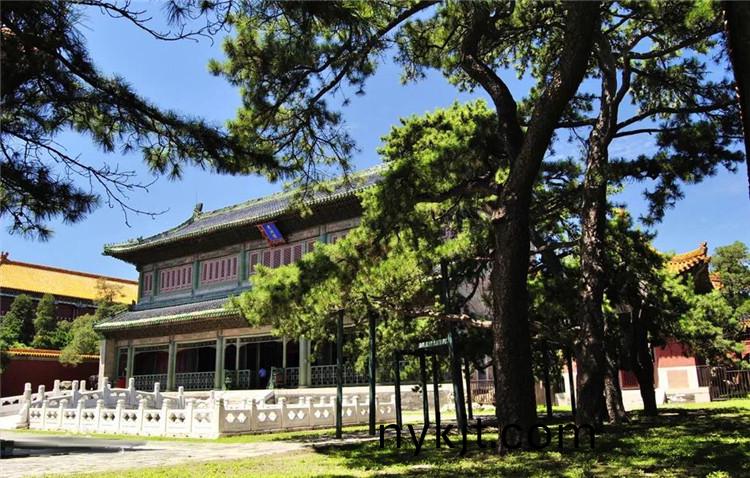 庄严气派,文渊中学出入口铜门楼与图书馆铜装饰 庄严气派,文渊中学出入口铜门楼与图书馆铜装饰