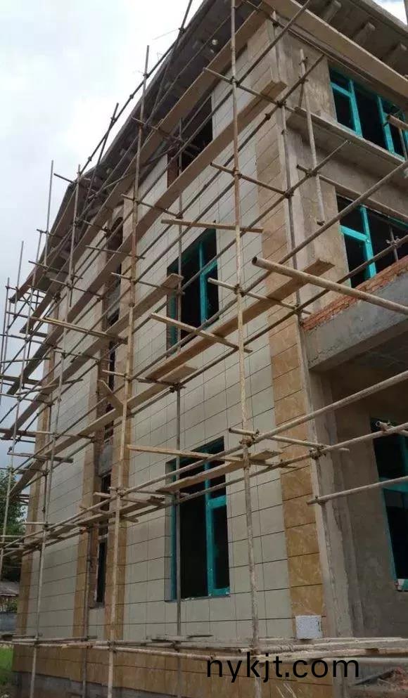 80万回村盖别墅成为第一气派,铜门、罗马柱太宏伟了 80万回村盖别墅成为第一气派,铜门、罗马柱太宏伟了