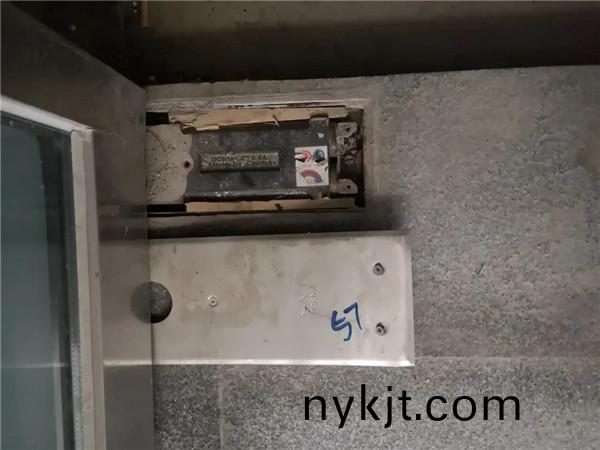 假冒多玛凯拔地弹簧拉手,没收罚款,保障用户通行安全 假冒多玛凯拔地弹簧拉手,没收罚款,保障用户通行安全