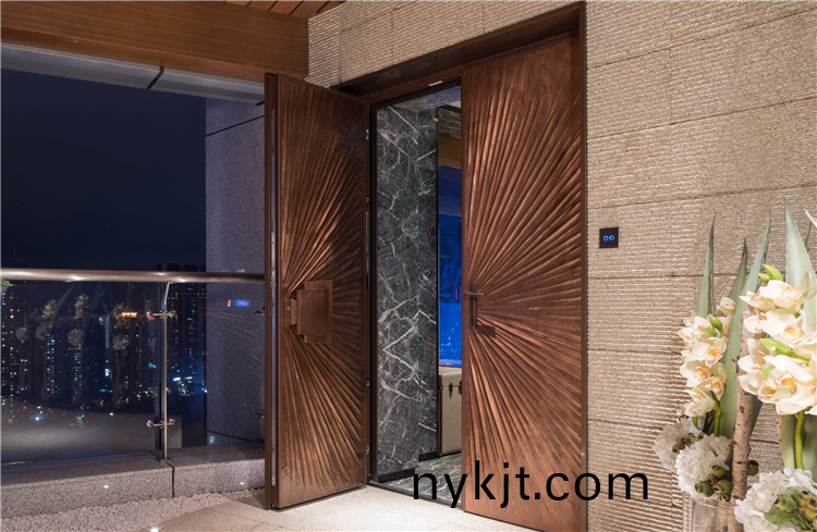 西安天卓铜门工匠的独特匠心,古典美学与当代创新设计理念的交流 西安天卓铜门工匠的独特匠心,古典美学与当代创新设计理念的交流