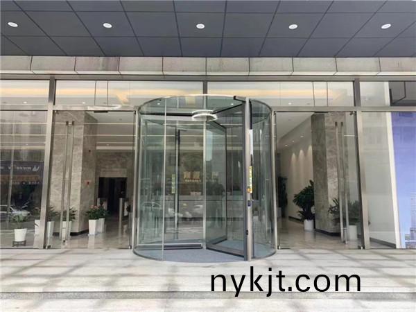 全玻璃水晶结构,多玛凯拔晶碟旋转门,200万次使用寿命 全玻璃水晶结构,多玛凯拔晶碟旋转门,200万次使用寿命