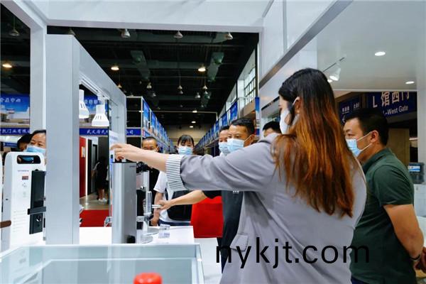 欢 迎 光 临 门 博 会 dormakaba 多玛凯拔展 台  欢 迎 光 临 门 博 会 dormakaba 多玛凯拔展 台