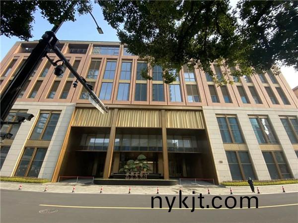 西安多玛凯拔自动门让世界会客厅再现上海北外滩风采 西安多玛凯拔自动门让世界会客厅再现上海北外滩风采