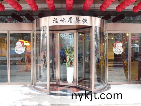 三翼带展台旋转门