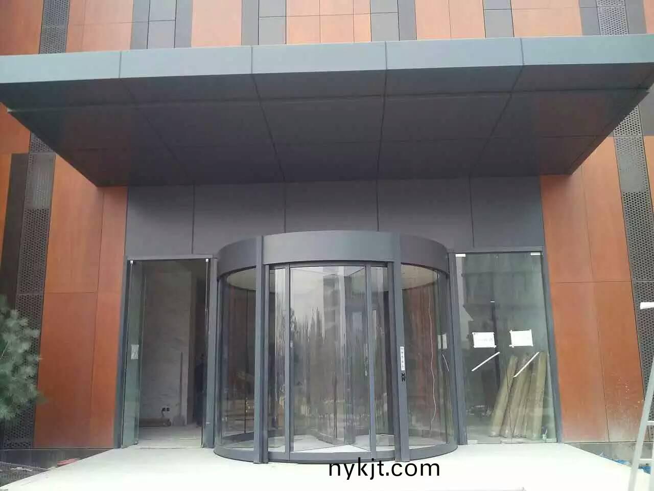 04-办公楼两翼旋转门
