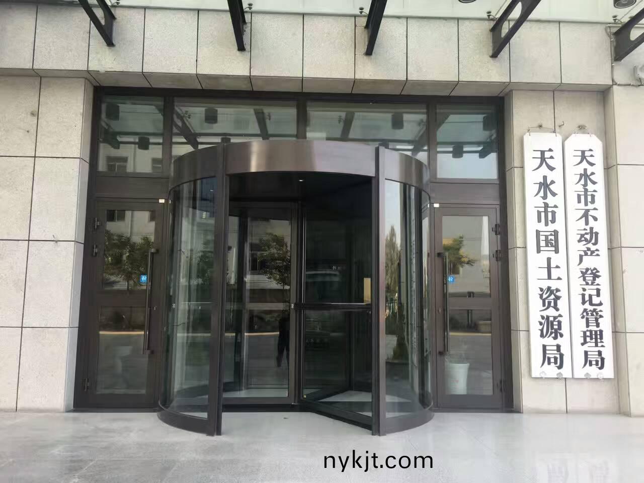 03-办公楼三翼旋转门