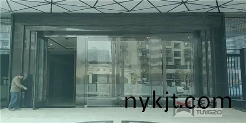 恒志云都售楼处地弹门案例