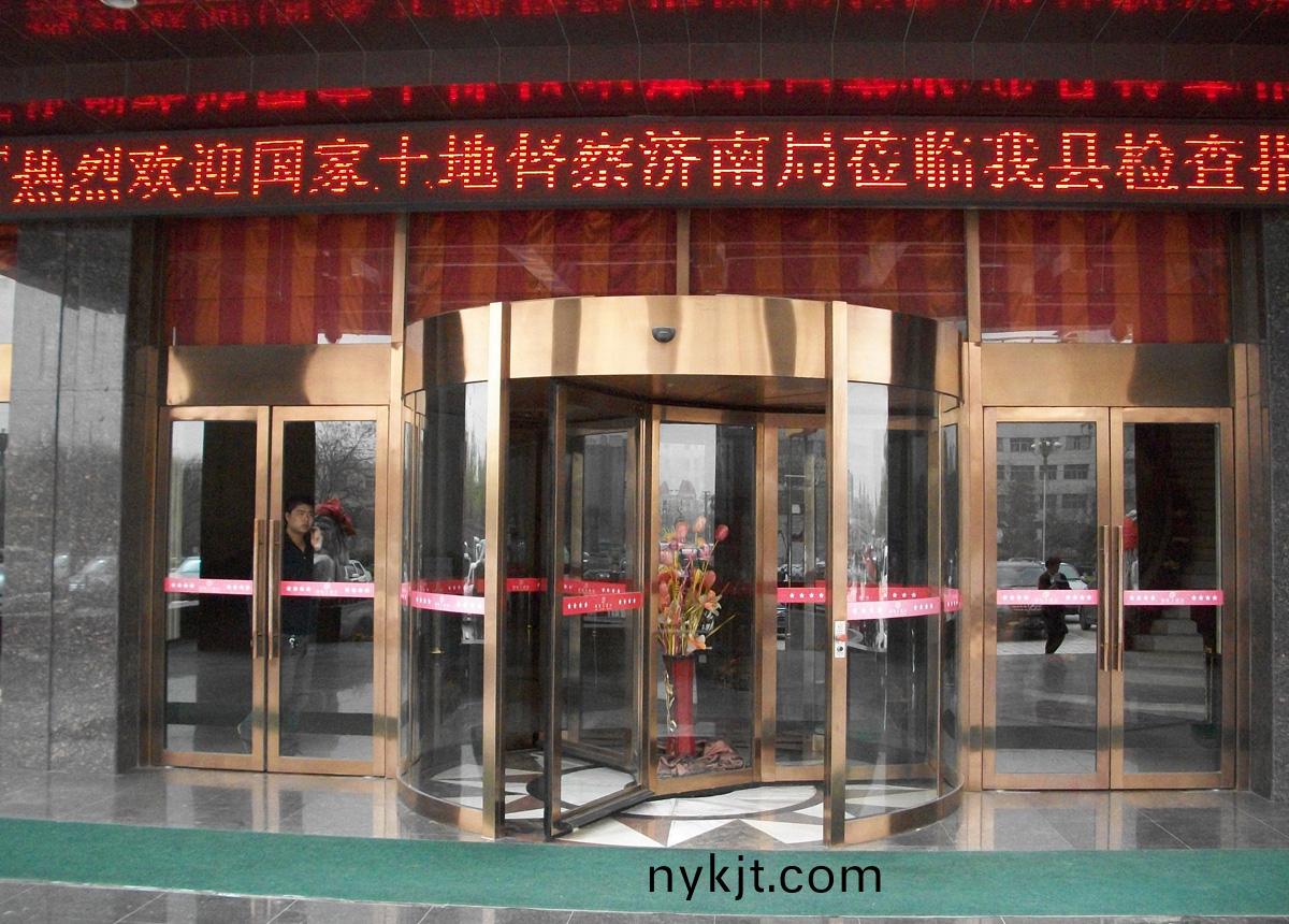 天卓牌三翼(带展箱)自动旋转门