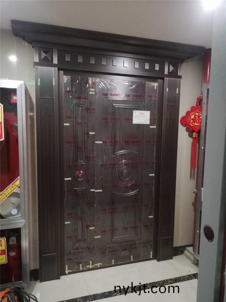 西安群贤道九号子母铜门