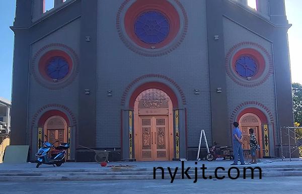 咸阳教堂对开铜门