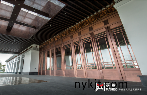 萧山国际机场候机楼玻璃纯铜门 萧山国际机场候机楼玻璃纯铜门