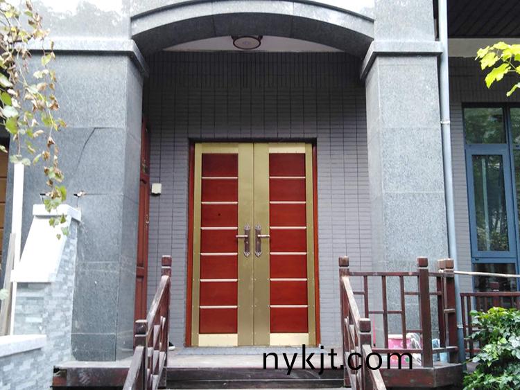 西安曲江华侨城108坊别墅入户铜门,金碧辉煌纯铜门 西安曲江华侨城108坊别墅入户铜门,金碧辉煌纯铜门