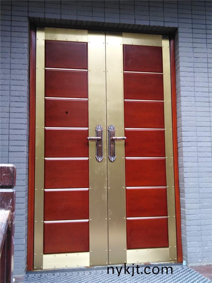 西安曲江华侨城108坊别墅入户铜门,金碧辉煌纯铜门 西安曲江华侨城108坊别墅入户铜门,金碧辉煌纯铜门