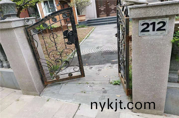 王总原来的庭院铁艺门  王总原来的庭院铁艺门