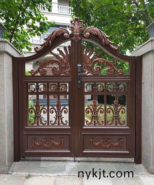 西安紫薇田园都市庭院铝艺门安装现场照片  西安紫薇田园都市庭院铝艺门安装现场照片