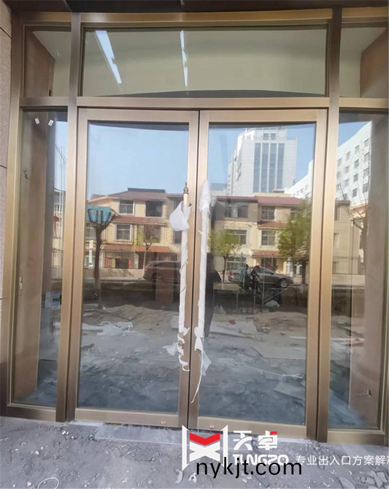 地弹门安装现场 地弹门安装现场