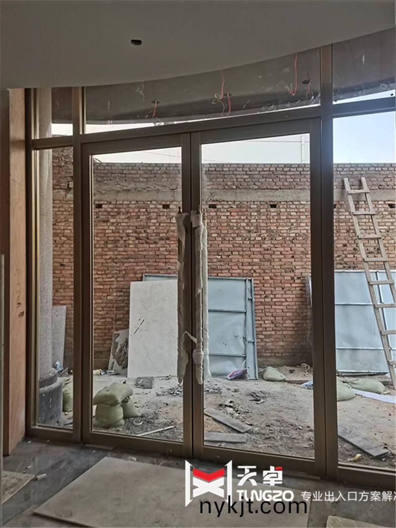 地弹门安装现场 地弹门安装现场