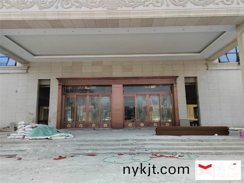 陕西科隆新材企业办公楼铜门、自动门