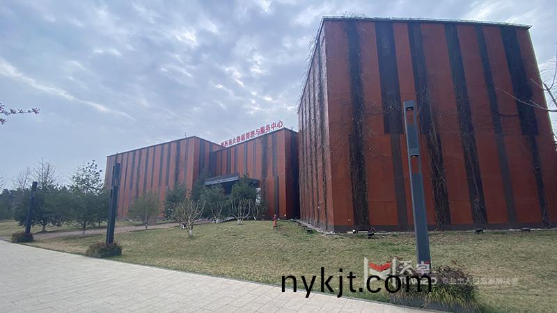 陕西大数据管理中心办公楼自动旋转门