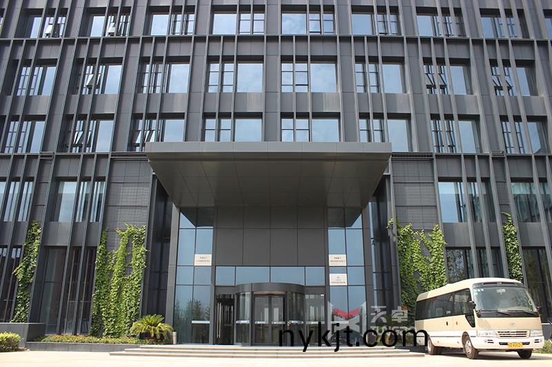 西安沣西管委会办公楼自动平移门和自动旋转门 西安沣西管委会办公楼自动平移门和自动旋转门