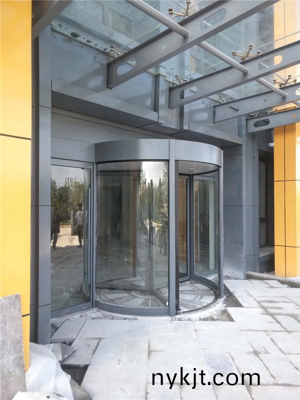 2020-5-30咸阳凝远新材办公楼自动旋转门#办公楼#铝型材#三翼#自动旋转门&_20200624155639