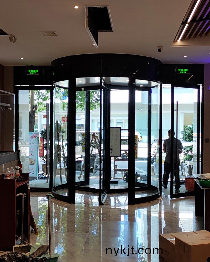 西安国人川菜饭店三翼自动旋转门 西安国人川菜饭店三翼自动旋转门