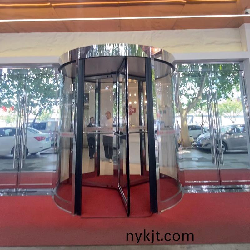 西安天卓自动门为西安美澳口腔医院定制安装的三翼旋转门 西安天卓自动门为西安美澳口腔医院定制安装的三翼旋转门