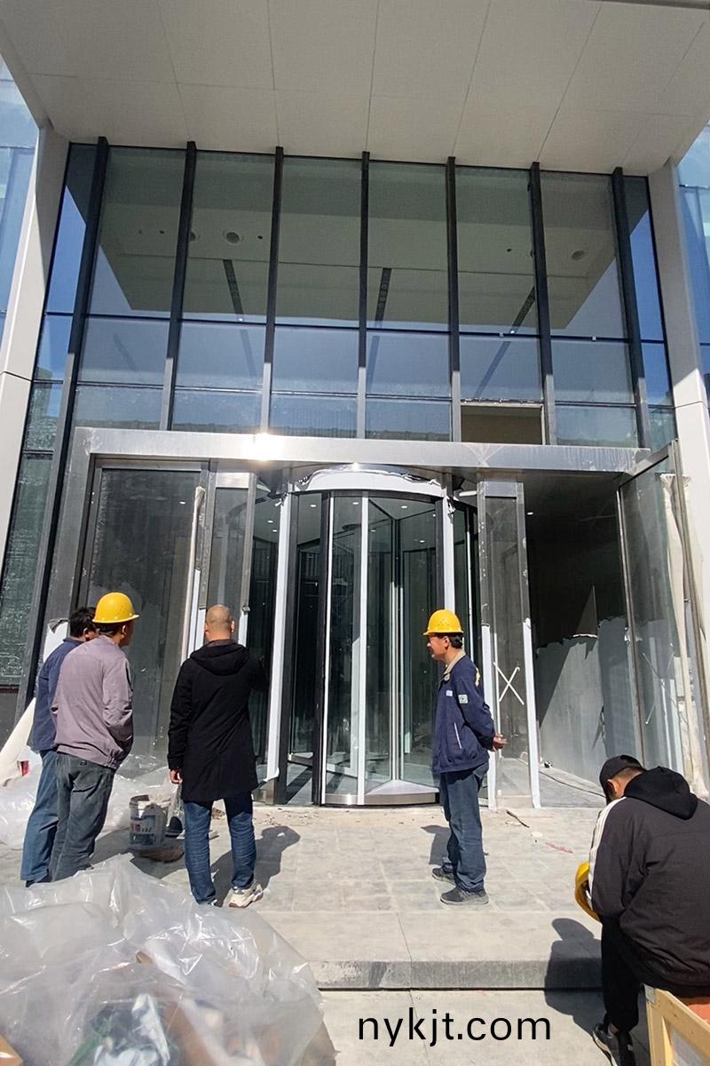 西安高新增材制造产业园办公楼两套自动旋转门